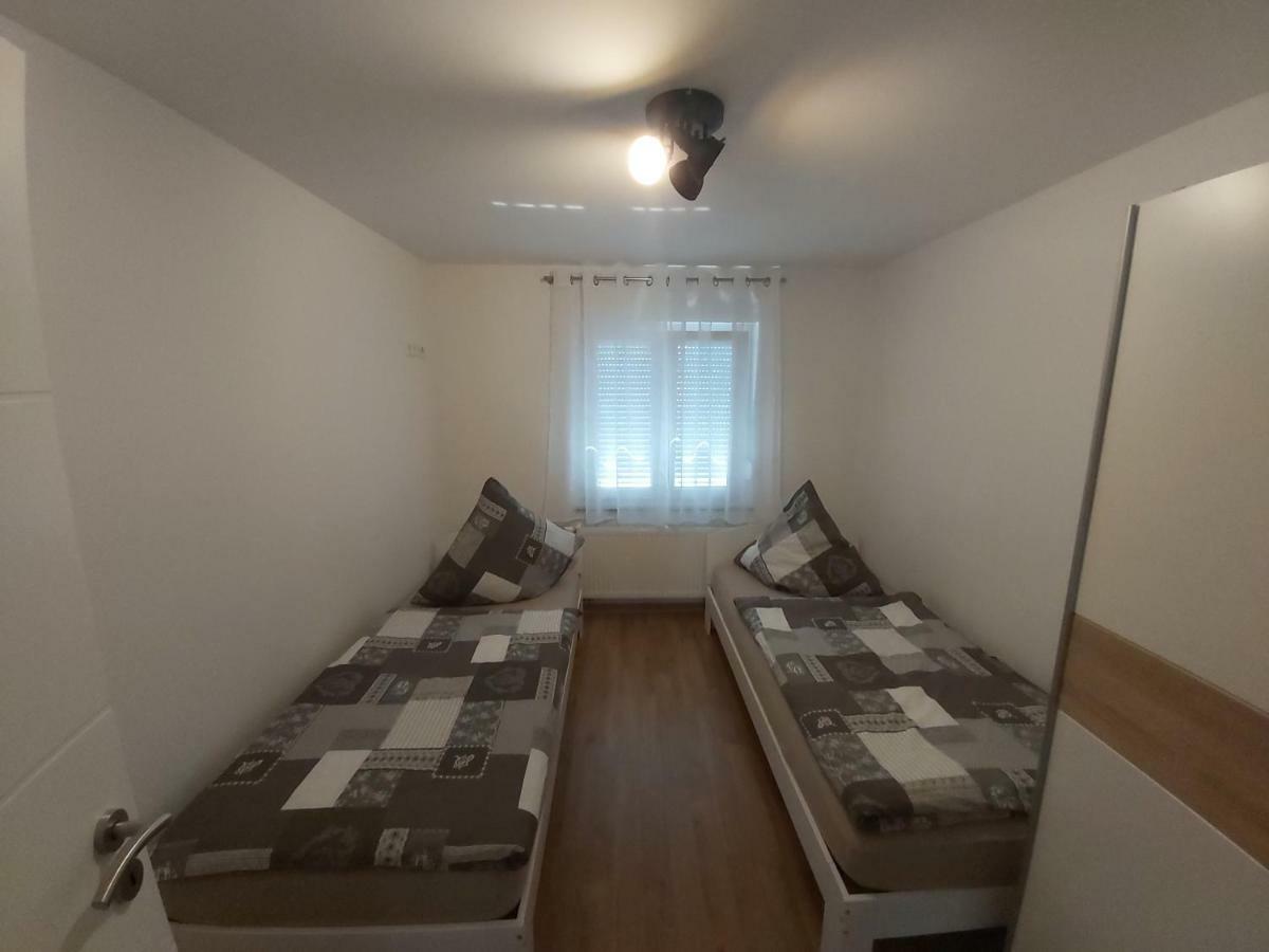 Apartment Claudia ซินส์ไฮม์ ภายนอก รูปภาพ